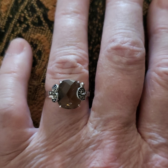 ring - Picture 2 of 5